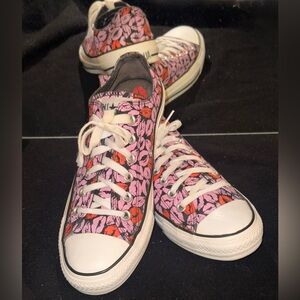 Converse Red & Pink Lips Print Low Top Sneakers Black | Women’s 9 / Men’s 7